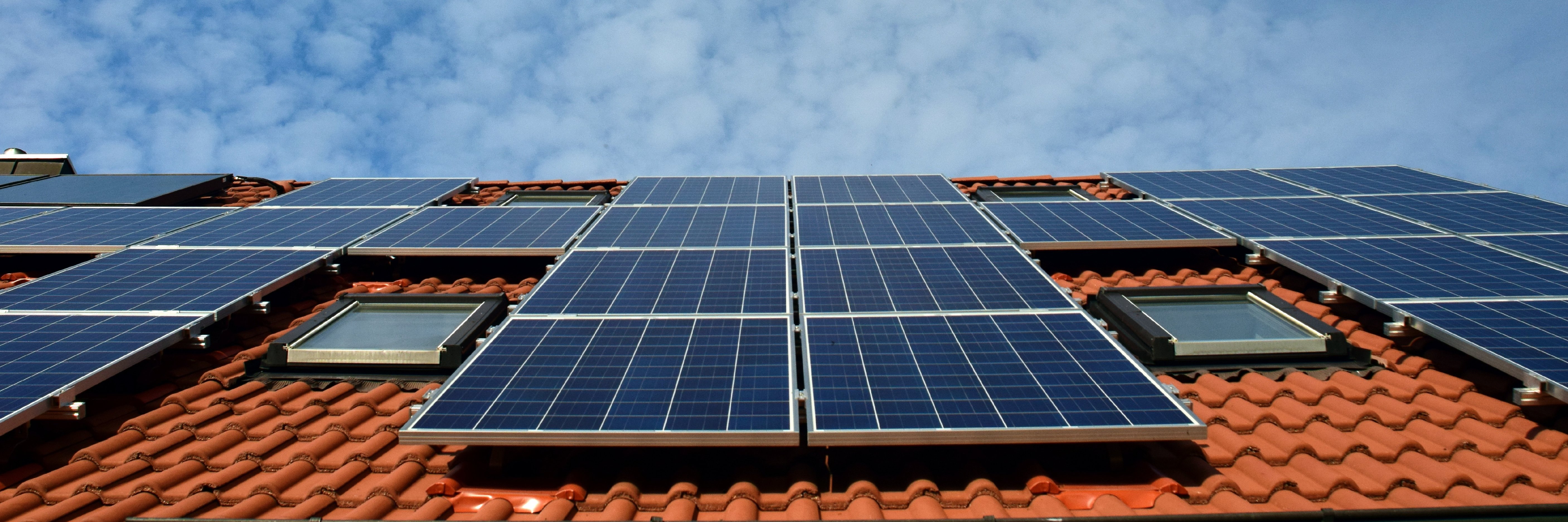 ¿Cómo se calcula la producción de energía solar?